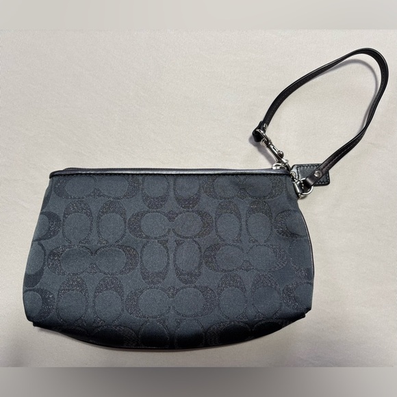 Coach wristlet - Picture 3 of 4